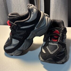 New Balance Kids Black and Silver Sneakers